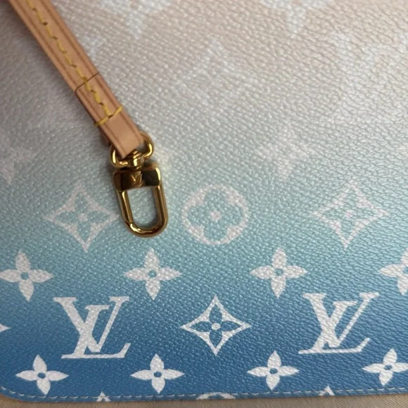 Brand new never used Louis Vuitton Blue and White Shoulder Bag Neverfull MM - Picture 11 of 15